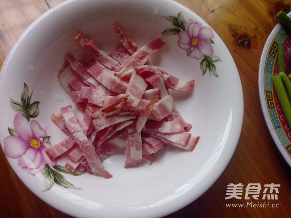 Stir-fried Bacon with Garlic Moss recipe