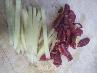 Stir-fried Pork with Spicy Garlic Stalks recipe