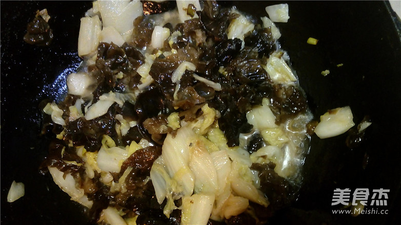 Stir-fried Cabbage with Fungus recipe