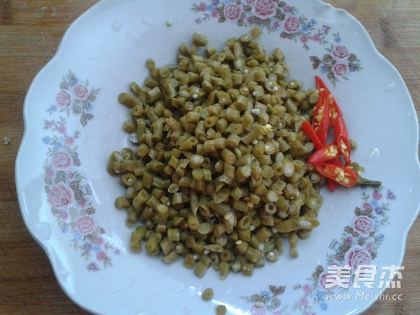 Stir-fried Minced Pork with Soaked Cowpeas recipe