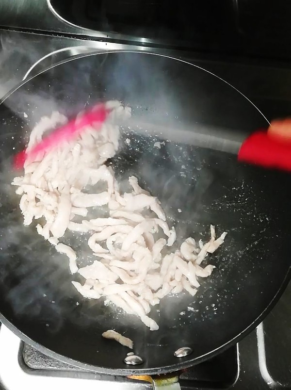 #中卓牛骨汤面# Fried Instant Noodles with Shredded Pork recipe