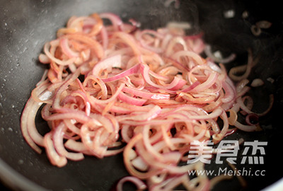 Black Pepper Shredded Beef with Rosa Lettuce recipe