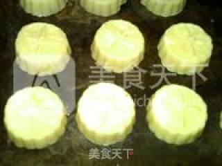 Cantonese Style Coconut Mooncake recipe