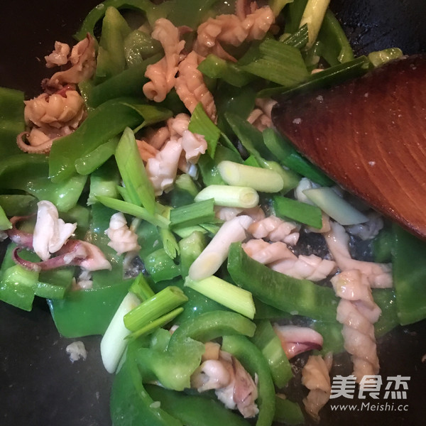 Stir-fried Bell Pepper with Dried Squid recipe