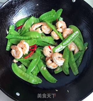Fried Shrimp Balls with Snow Pea recipe
