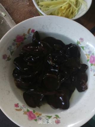 Stir-fried Black Fungus with Broccoli recipe