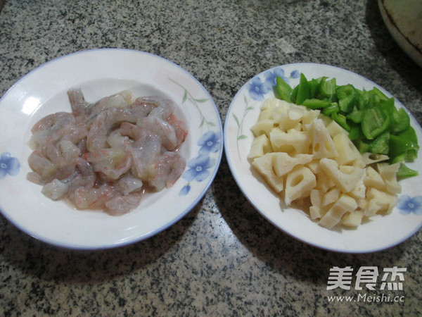 Stir-fried Lotus Root with Shrimp and Spicy Pepper recipe