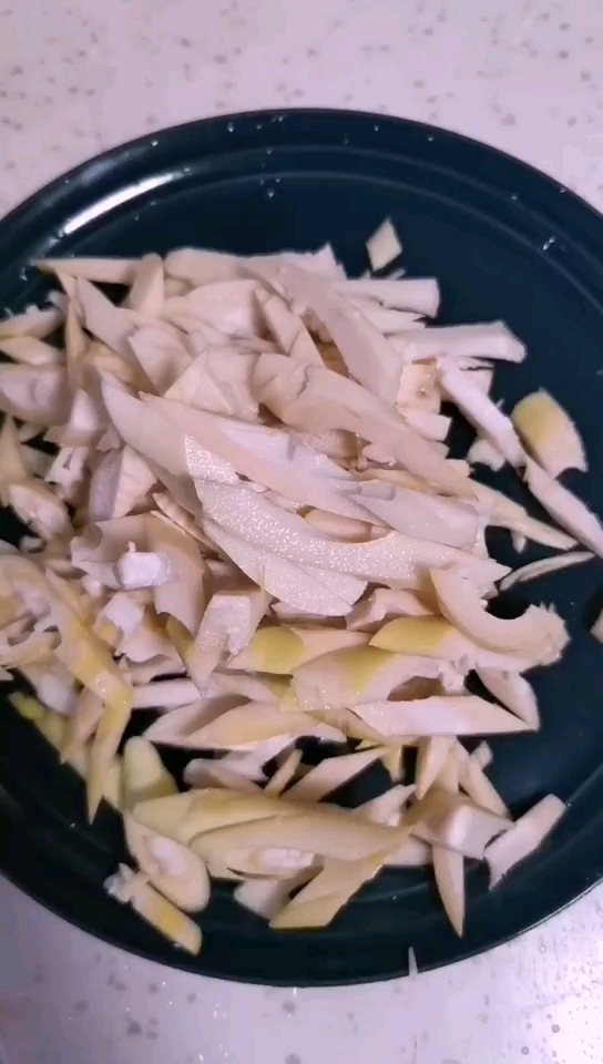 Stir-fried Spring Bamboo Shoots with Garlic recipe