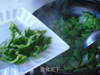 Stir-fried Double Beans with Green Peppers recipe