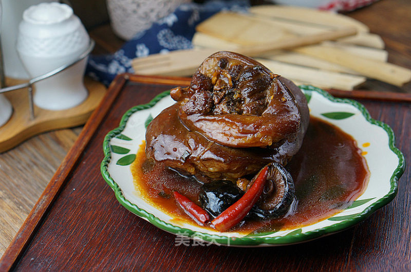Stewed Pork Trotters with Sauce recipe