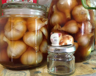 Sweet and Sour Pickled Garlic recipe