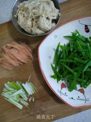 Fried Enoki Mushrooms with Snow Peas recipe