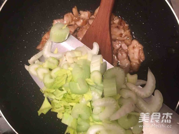Stir-fried Chicken Breasts with Celery recipe