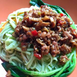 Spinach Noodles with Mushroom Meat Sauce recipe