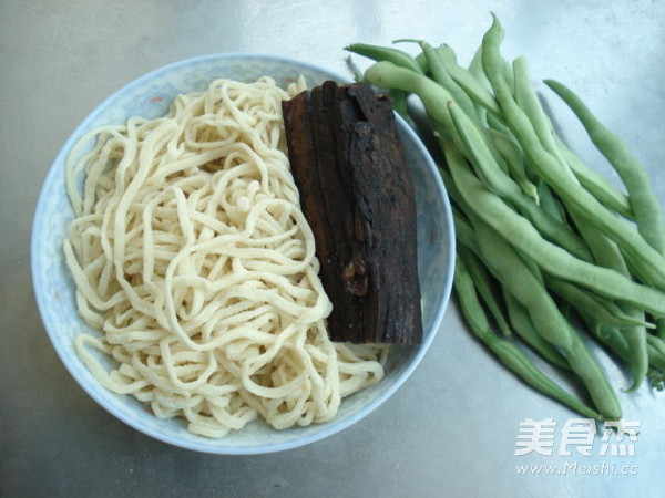 Braised Noodles with Bacon and Beans recipe