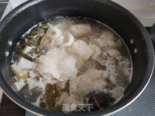 Delicious Chicken Soup with Bamboo Fungus recipe