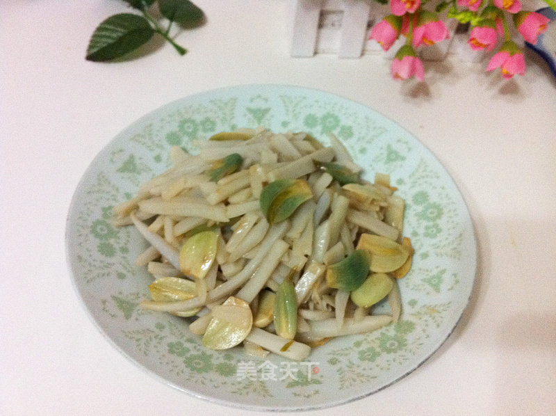 Stir-fried Lotus Root with Laba Garlic recipe