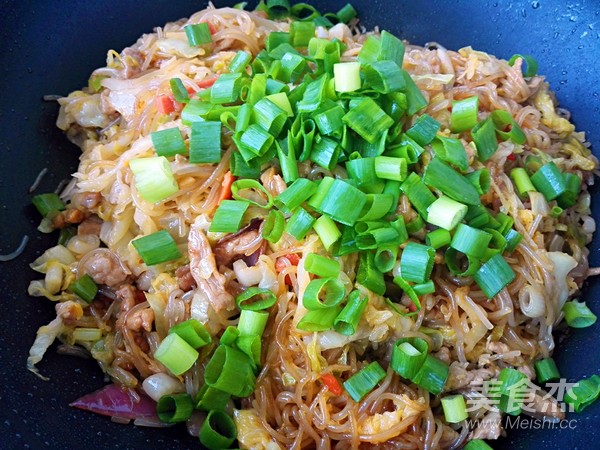 Fried Rice Noodles with Sauerkraut recipe