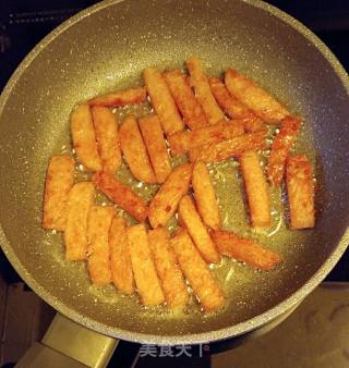 Baby's Dinner-luncheon Meat and Broccoli Stir-fried Macaroni recipe