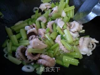 Stir-fried Celery with Eight Strips recipe