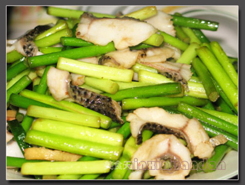 Stir-fried Garlic Heart with Raw Fish recipe