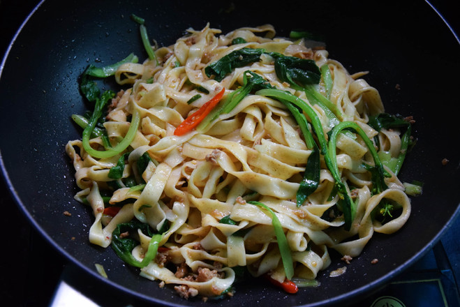 Noodles with Shacha Sauce and Green Vegetables recipe