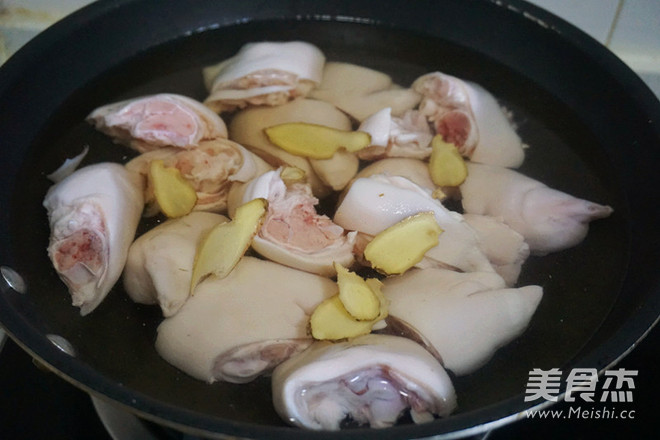 Trotter, Lotus Root and Asparagus Soup recipe