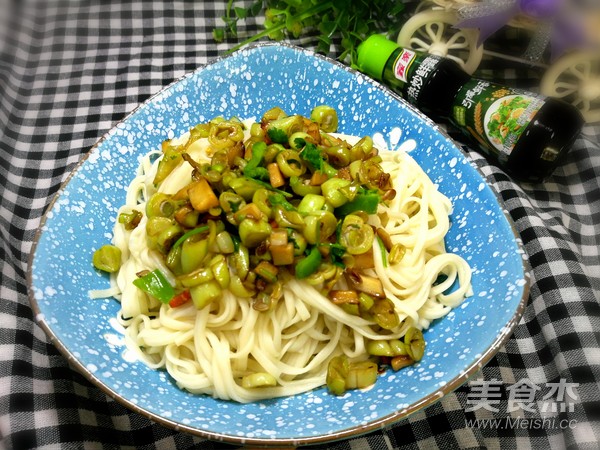 Noodles with Beans and Pleurotus recipe