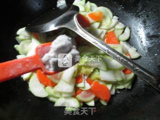 Stir-fried Long Melon with Cabbage recipe