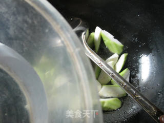 Stir-fried Long Melon with Shrimp recipe