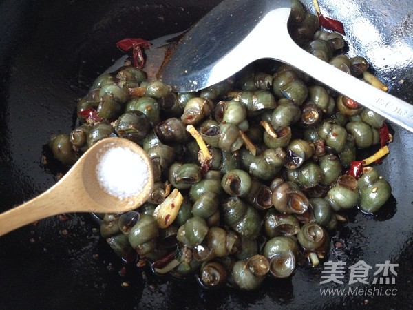 Fried Snails with Spicy Sauce recipe