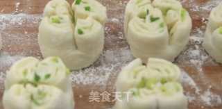 New Year’s Staple Food is Still Eating Original Steamed Buns that Have Remained Unchanged for Thousands of Years? Teach You A New Way to Eat Noodles [five Zhenfen Scallion Rolls], Everything in One Roll, All Blooming, Soft and Nourishing Stomach, Hospitality Has Noodles and Warm Heart! recipe