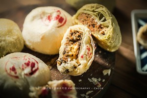 Su-style Plum Dried Vegetables and Fresh Meat Mooncakes recipe