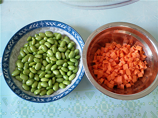 Stir-fried Diced Pork with Carrot and Edamame recipe