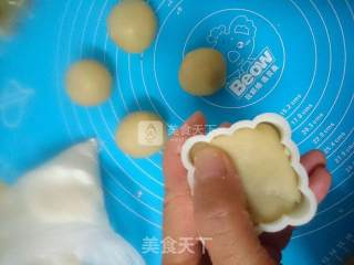 Cantonese-style Red Bean Paste Mooncakes recipe