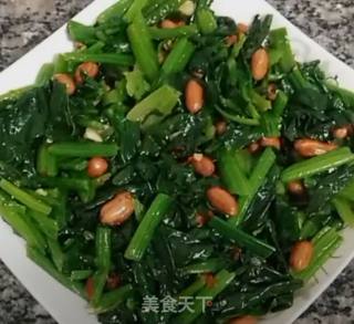 Spinach Mixed with Peanuts recipe