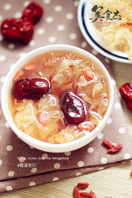 Tremella, Red Date, Wolfberry and Rock Sugar Water recipe