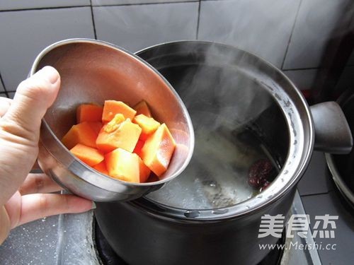 Red Date Crucian Carp Papaya Soup recipe