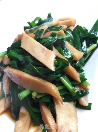 Stir-fried Golden Abalone with Leek recipe