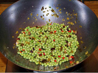 Fried Pork with Peas recipe