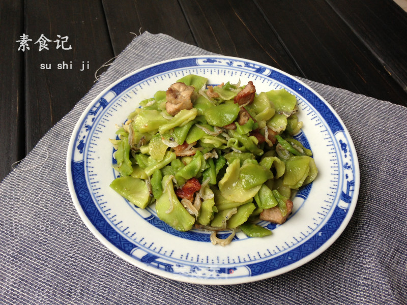 Stir-fried Clove Fish with Lettuce Meat