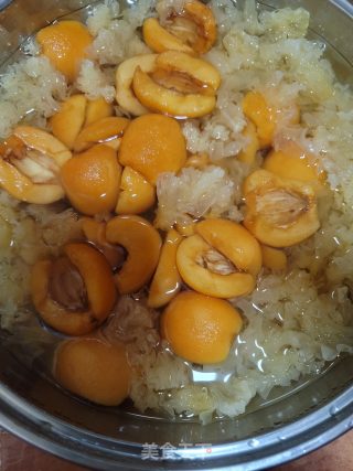 Loquat Boiled Tremella recipe