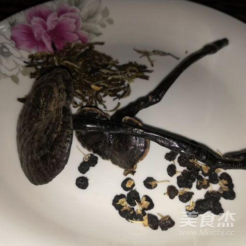 Bamboo Ganoderma Black Wolfberry Tea recipe