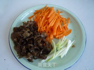 Stir-fried Shredded Pork with Carrots and Fungus recipe