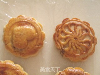 Red Bean Paste Mooncakes for Mom During The Festival recipe