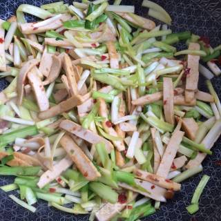 Stir-fried Bean Curd with Chives recipe