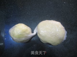 Traditional Classic Moon Cakes: Shuanghe Crisp Moon Cakes recipe