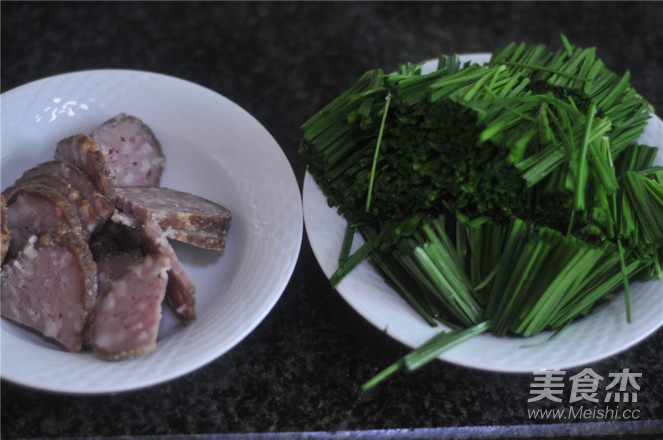 Stir-fried Pork Blood Meatballs with Leek recipe