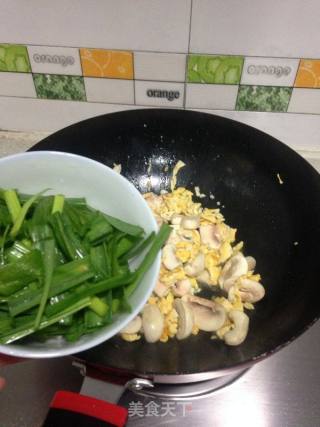 Stir-fried Mushrooms with Green Garlic and Egg recipe