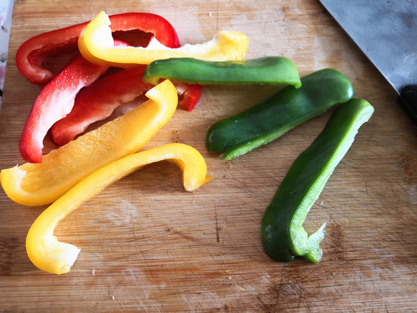 Colorful-pepper Sausage Skewers recipe